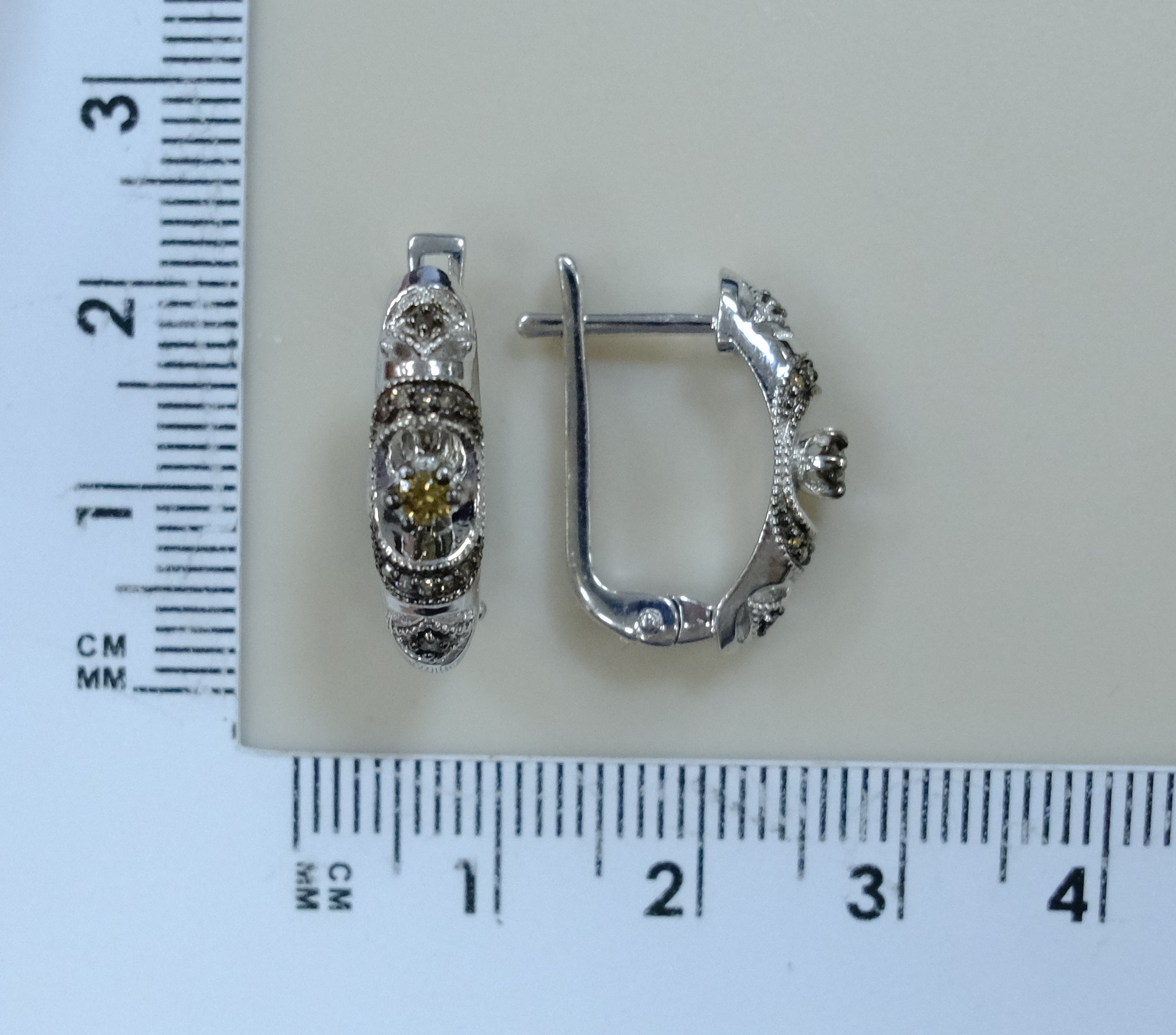 Серебряные серьги с коньячными бриллиантами